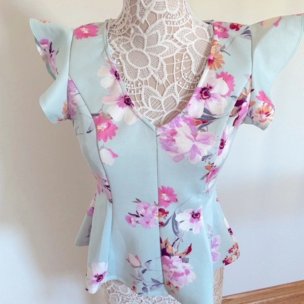 Meraki Top Fkoral Aqua Ruffled Sleeve Top